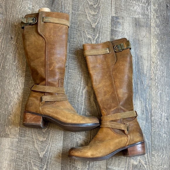 UGG Brown Heeled Boots Timeless Design - Picture 2 of 6